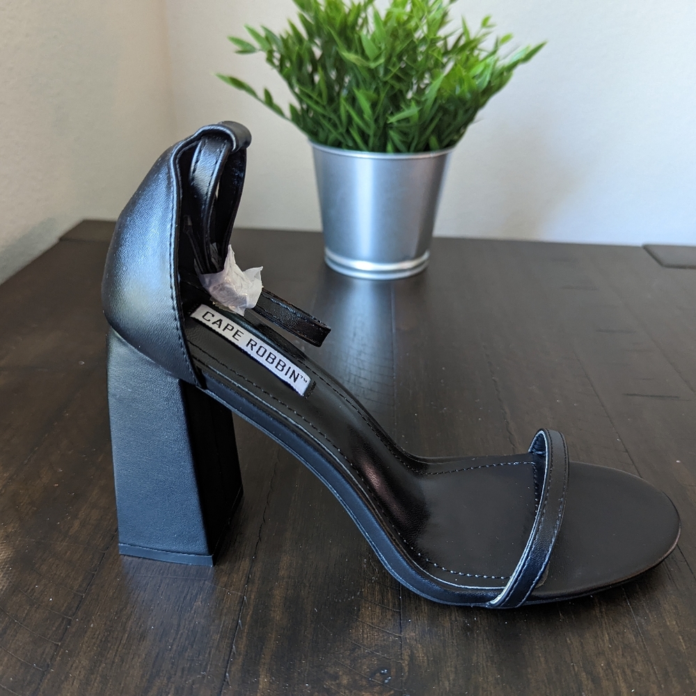 Black ankle strappy curvy heels